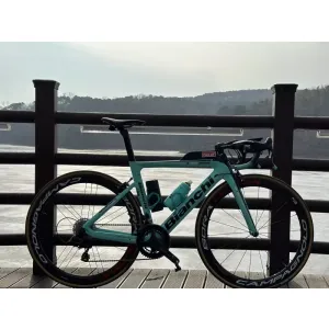 비앙키 아리아,캄파 보라울트라 휠셋,짚 드롭바,스템 등